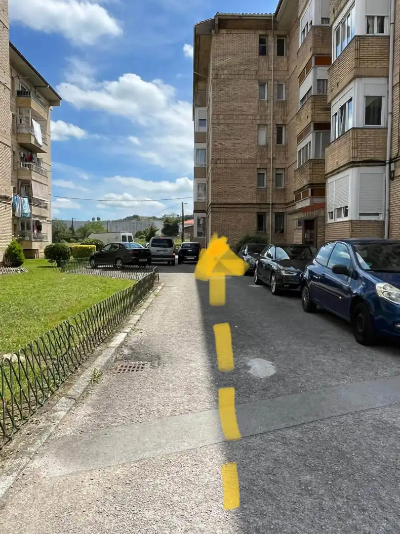 Parking de Piso de alquiler en Torrelavega  con Calefacción, Parquet y Amueblado