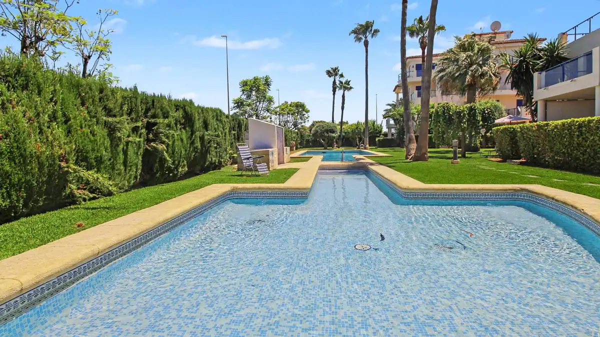 Piscina de Apartamento en venta en Dénia con Aire acondicionado, Calefacción y Jardín privado