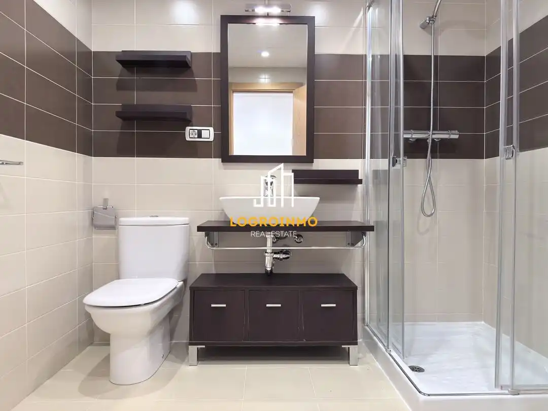 Bathroom of Flat for sale in  Logroño  with Air Conditioner, Heating and Private garden