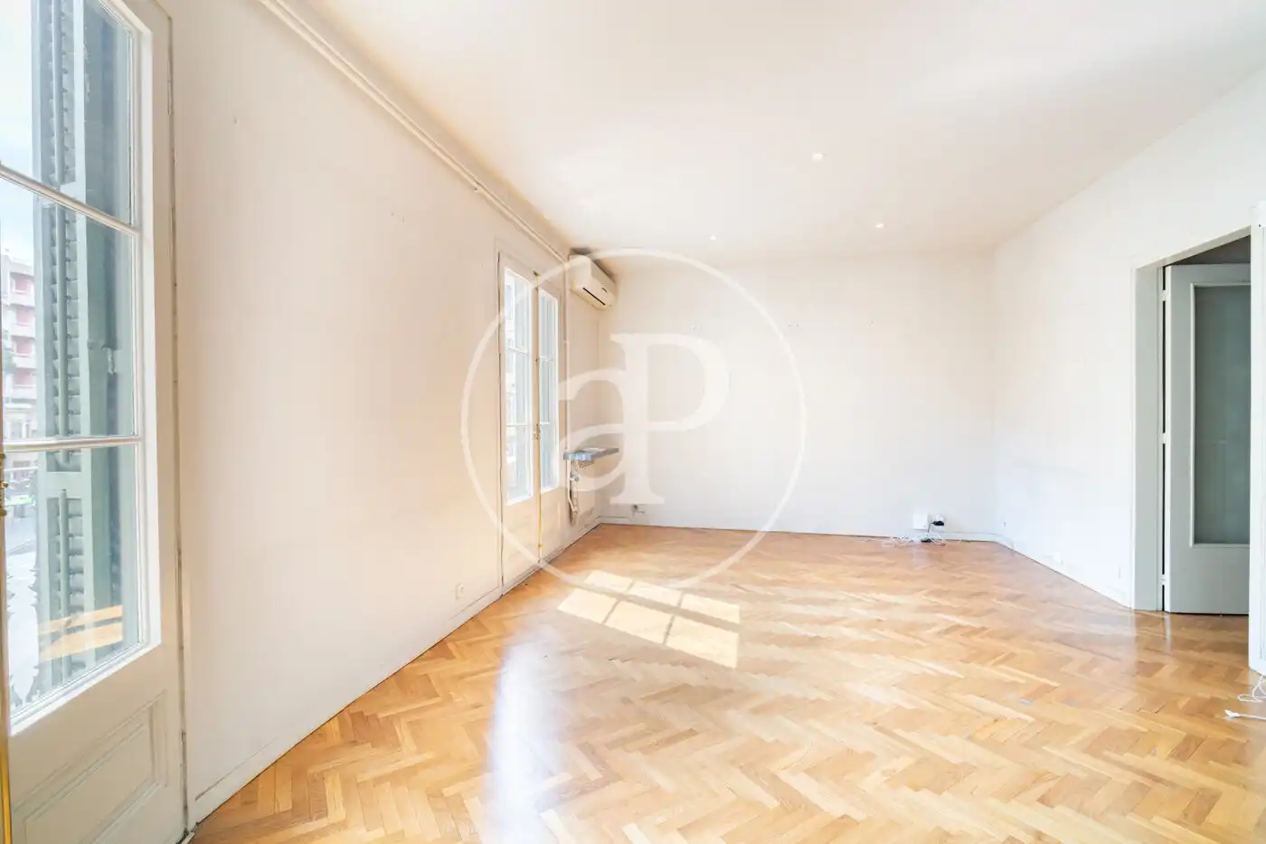 Sala de estar de Piso en venta en  Barcelona Capital con Aire acondicionado, Calefacción y Balcón