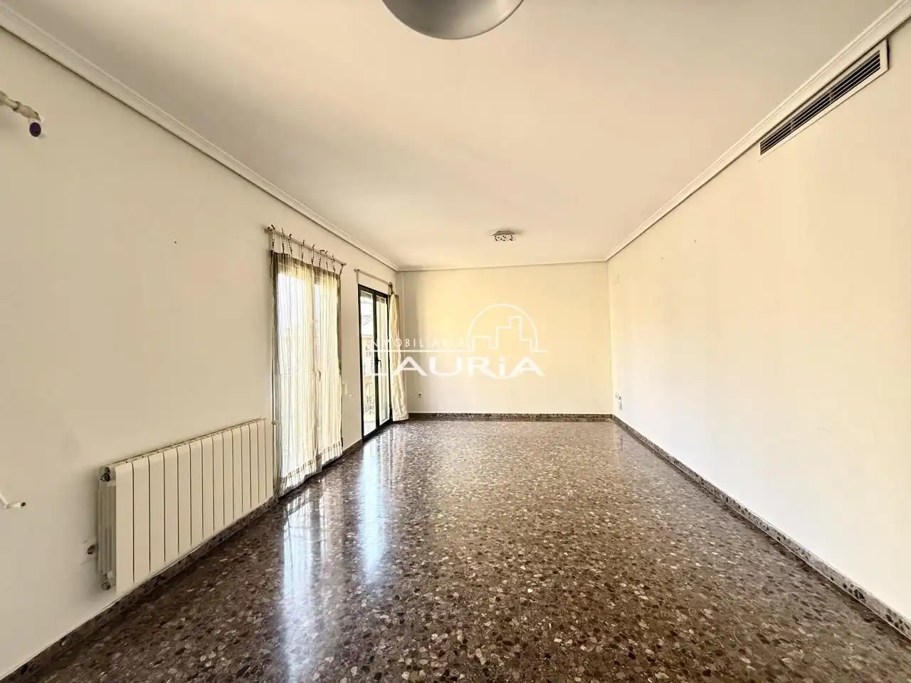Sala d'estar de Pis de lloguer en Valencia amb Aire condicionat, Calefacció i Traster