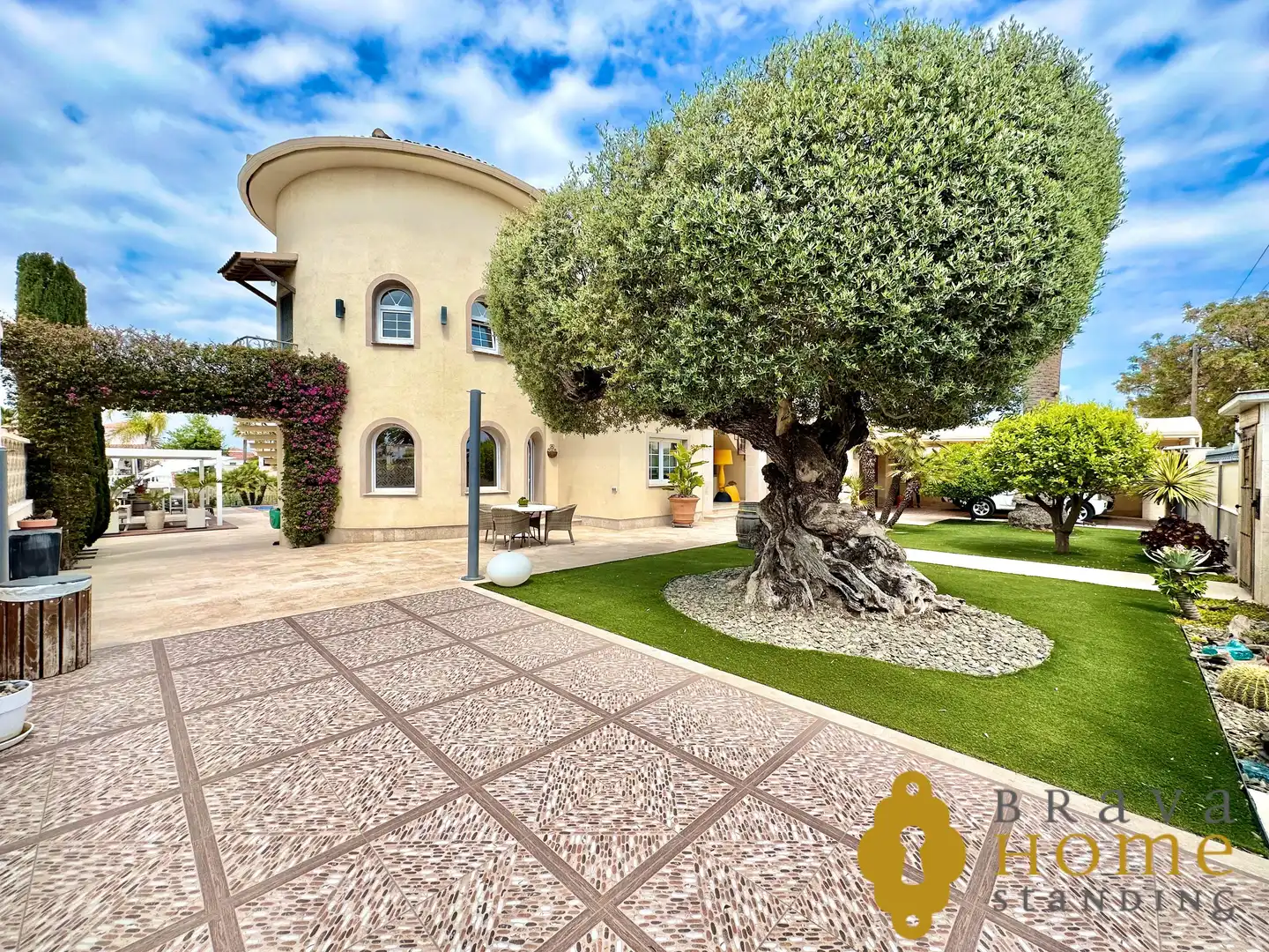 Exterior view of Houses for sale in Empuriabrava  with Air Conditioner, Heating and Private garden