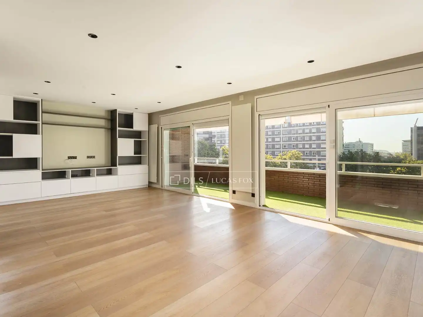 Sala d'estar de Pis en venda en Barcelona amb Aire condicionat, Terrassa i Balcó