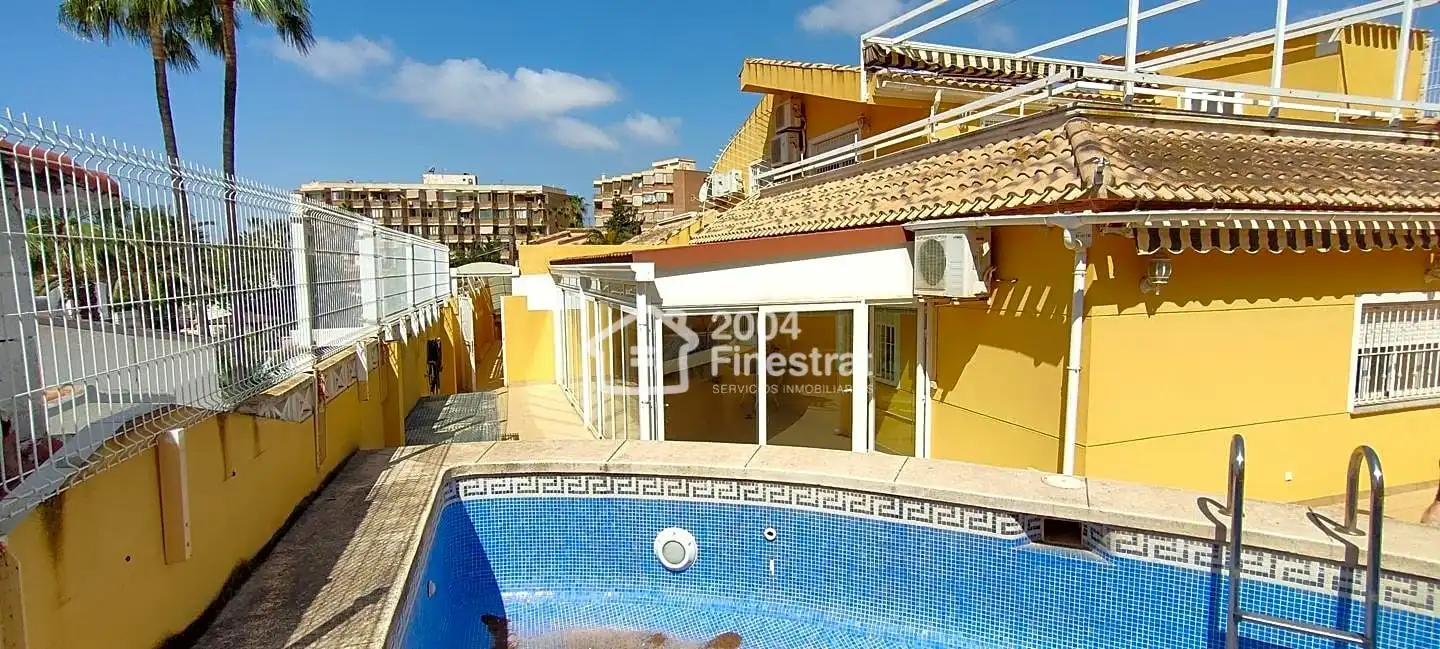 Vista exterior de Casa o xalet en venda en Finestrat amb Aire condicionat, Terrassa i Piscina