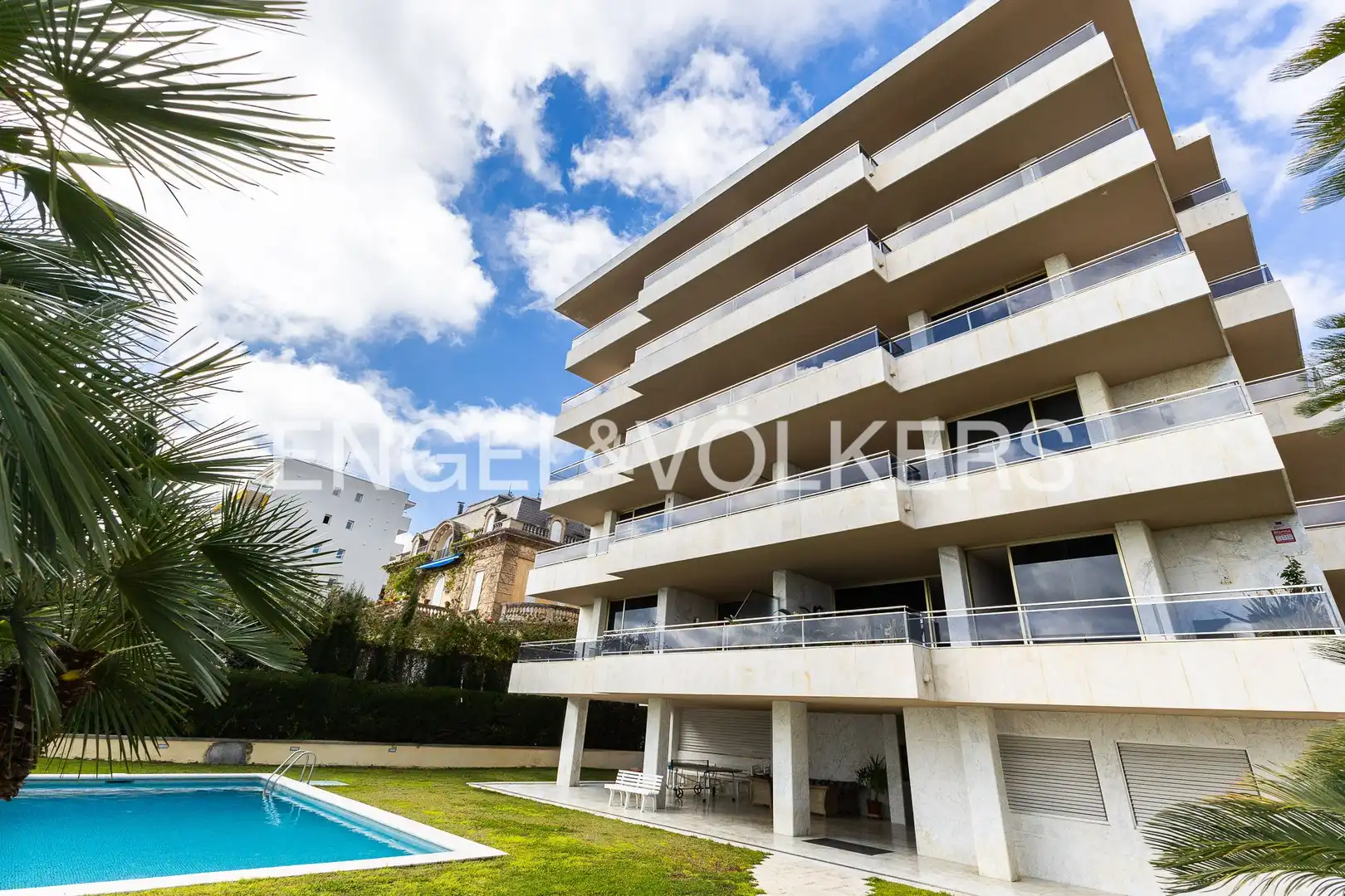 Vista exterior de Piso en venta en Caldes d'Estrac con Aire acondicionado, Calefacción y Jardín privado