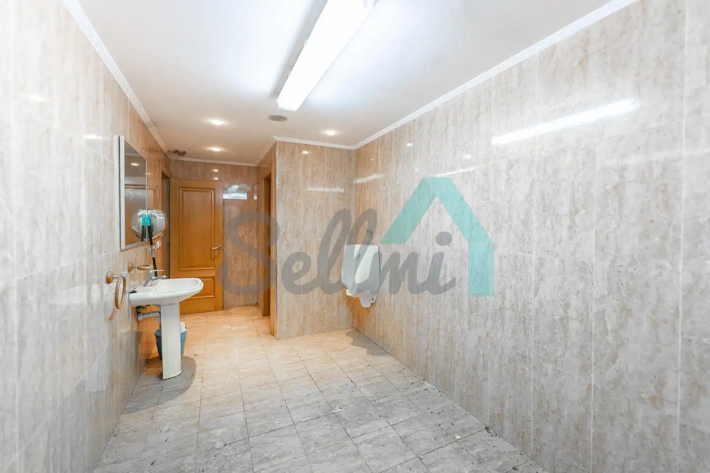 Baño de Piso en venta en Oviedo  con Parquet