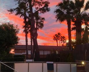 Vista exterior de Casa o xalet en venda en Calafell amb Aire condicionat, Calefacció i Jardí privat