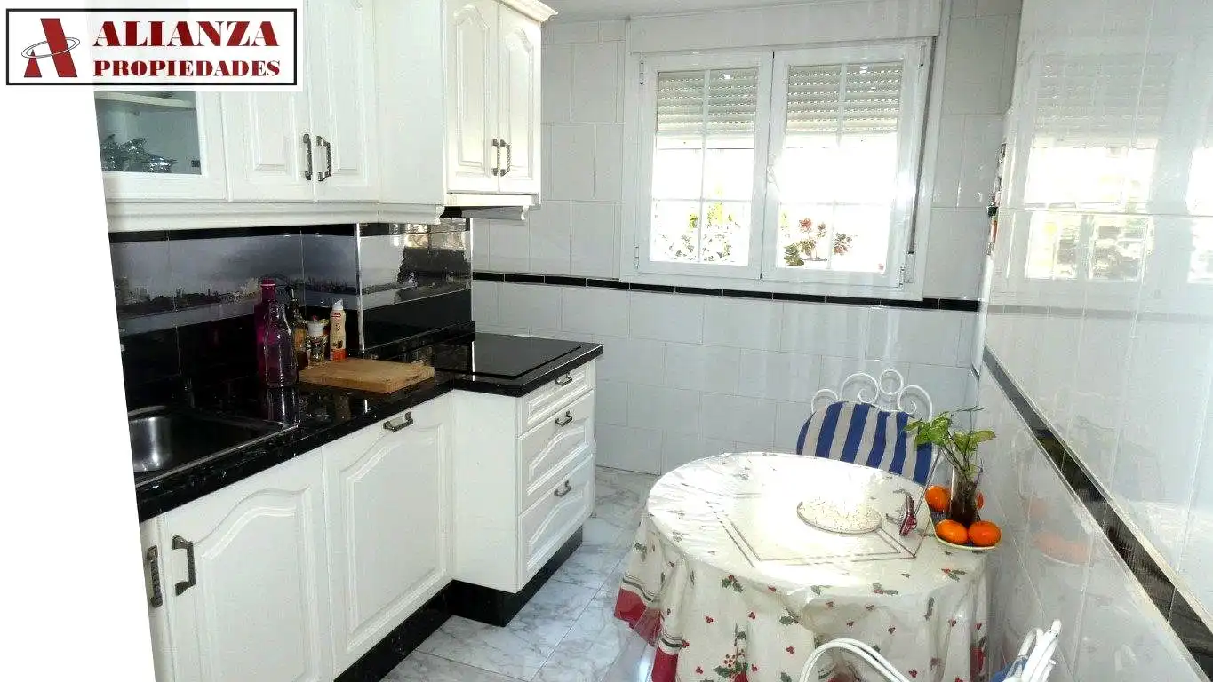 Kitchen of Flat for sale in Málaga  with Air Conditioner, Terrace and Furnished