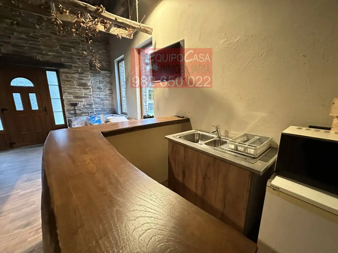 Cuina de Casa o xalet en venda en Castro de Rei amb Calefacció, Jardí privat i Parquet