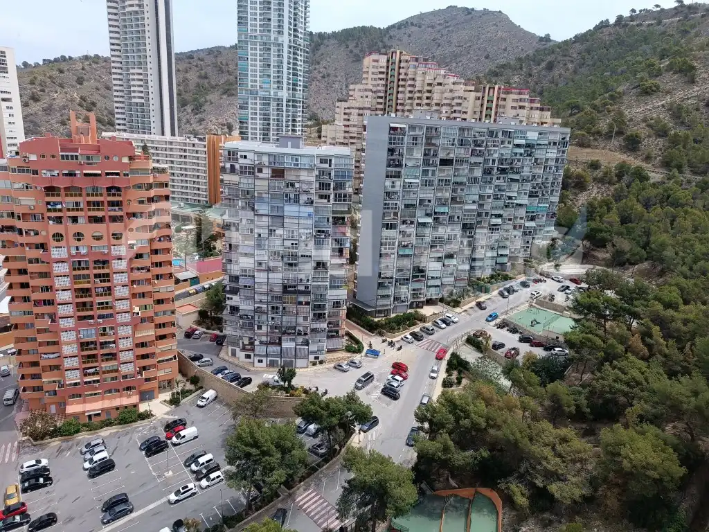Außenansicht von Wohnung zum Verkauf in Benidorm mit Privatgarten, Schwimmbad und Möbliert