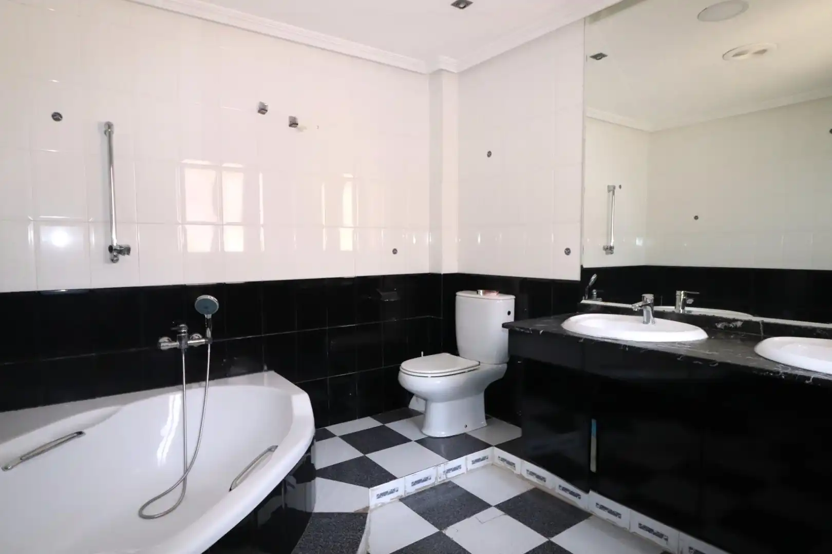 Baño de Piso en venta en Elda con Aire acondicionado y Balcón