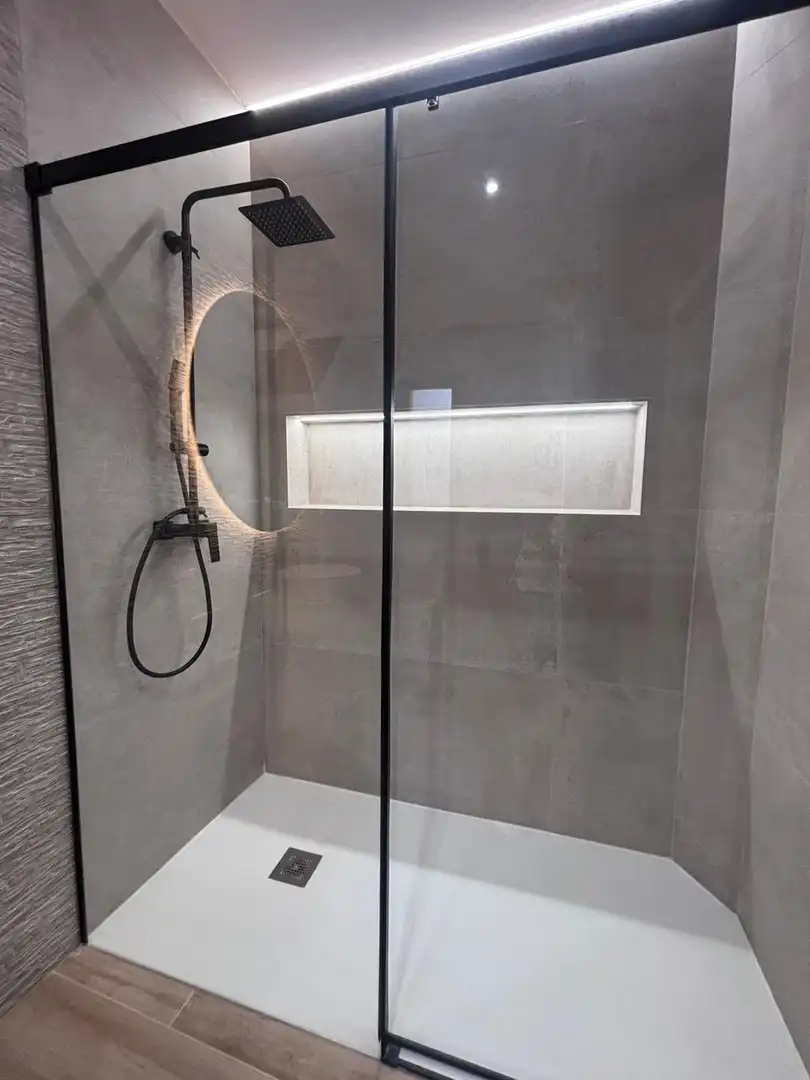 Bathroom of Flat for rent in Granada  with Air Conditioner, Furnished and Balcony