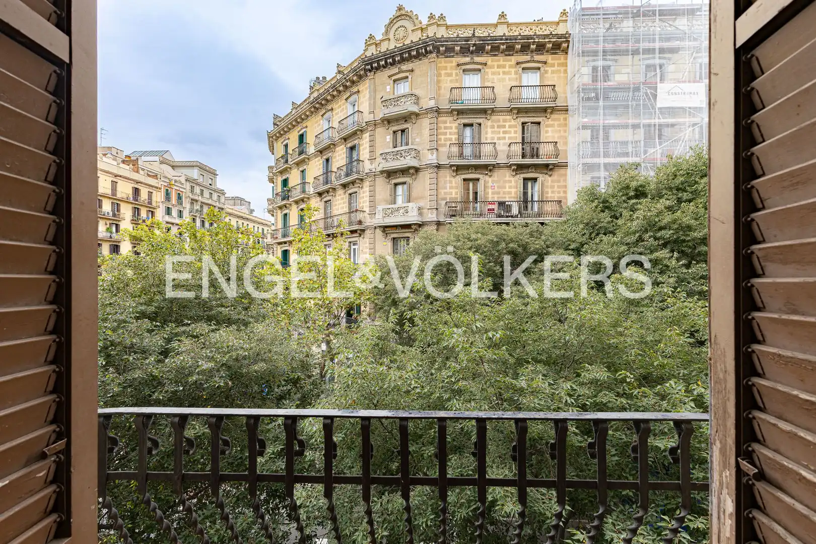 Vista exterior de Piso en venta en Eixample