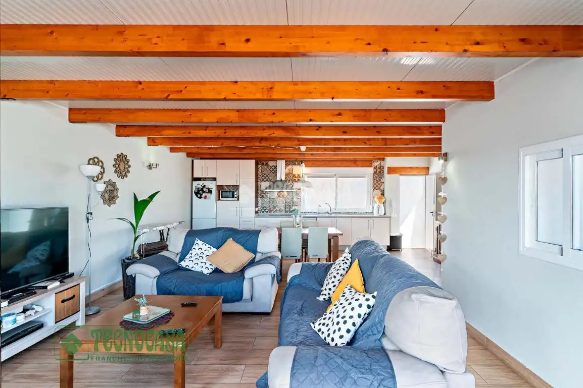 Wohnzimmer von Einfamilien-Reihenhaus zum Verkauf in El Ejido mit Klimaanlage, Parkett und Terrasse