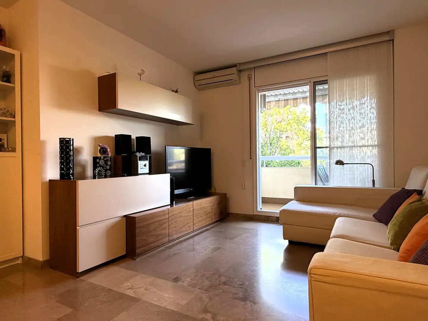 Sala d'estar de Pis en venda en Sant Boi de Llobregat amb Aire condicionat, Calefacció i Terrassa