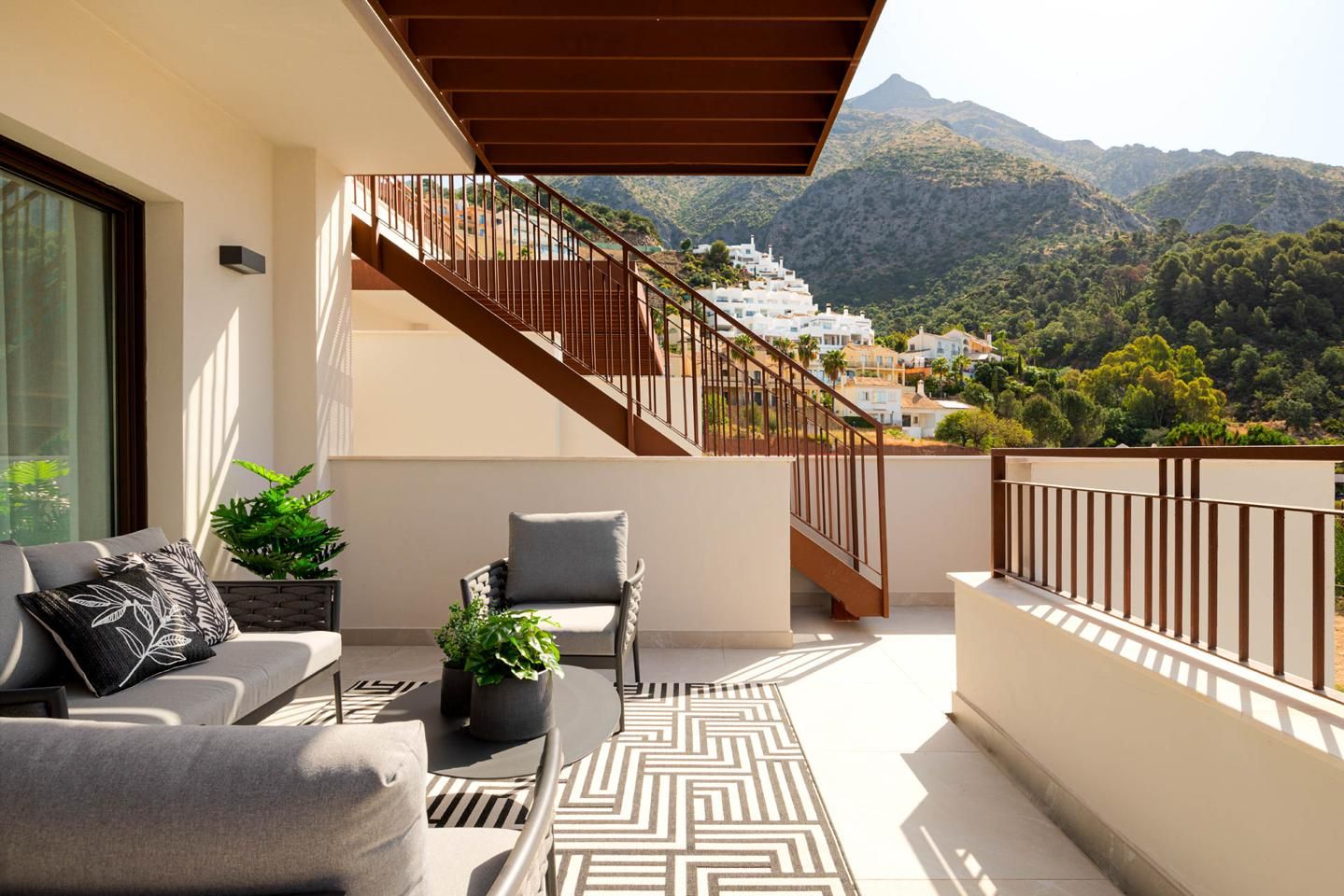 Terrace of Attic for sale in Istán  with Air Conditioner, Heating and Private garden