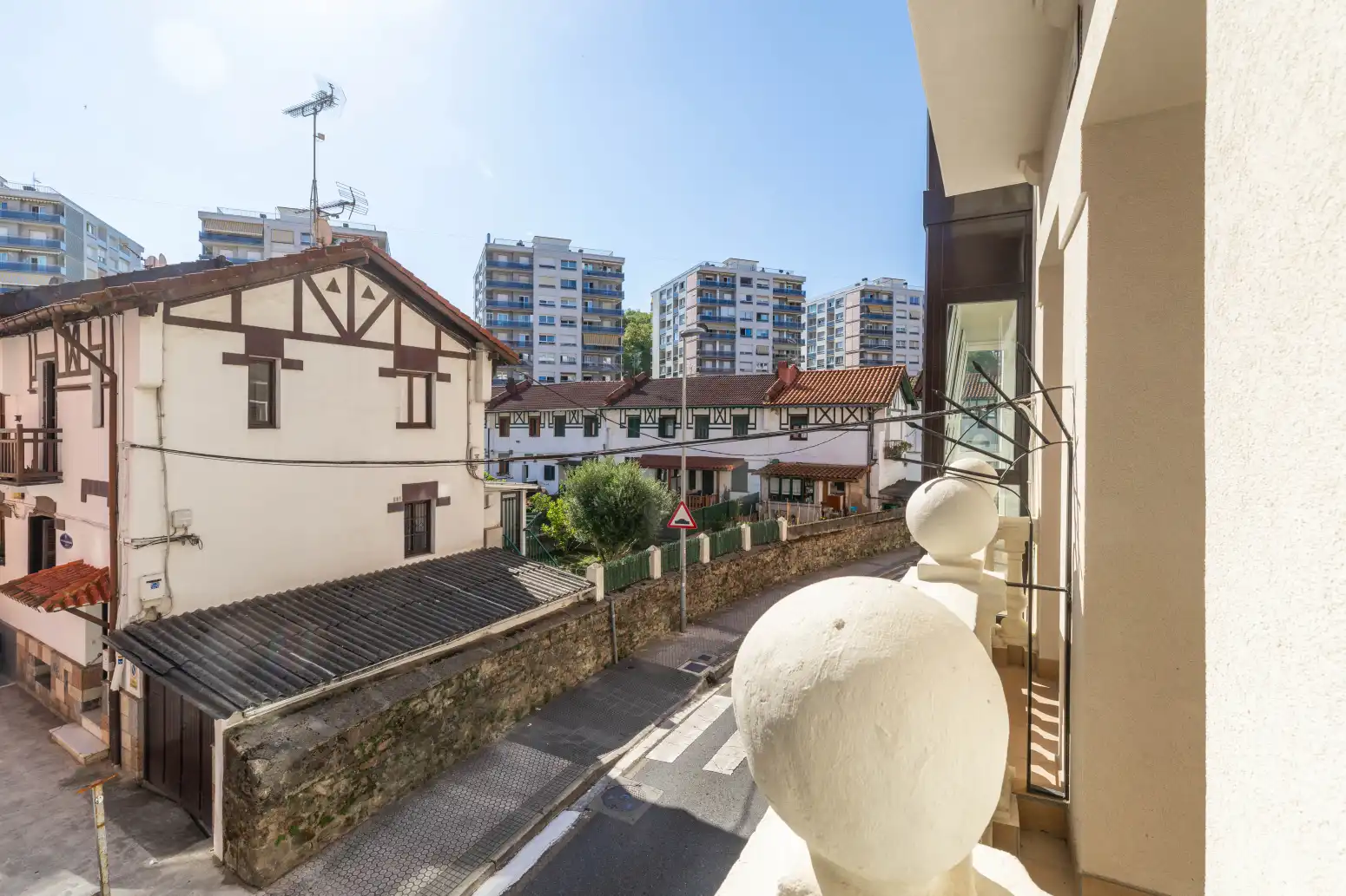 Vista exterior de Pis en venda en Donostia - San Sebastián  amb Balcó