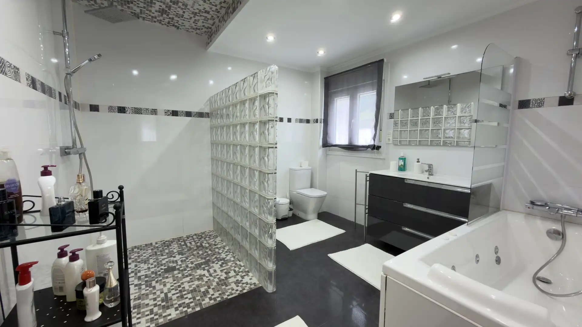 Baño de Casa o chalet en venta en Castro-Urdiales con Calefacción, Jardín privado y Terraza