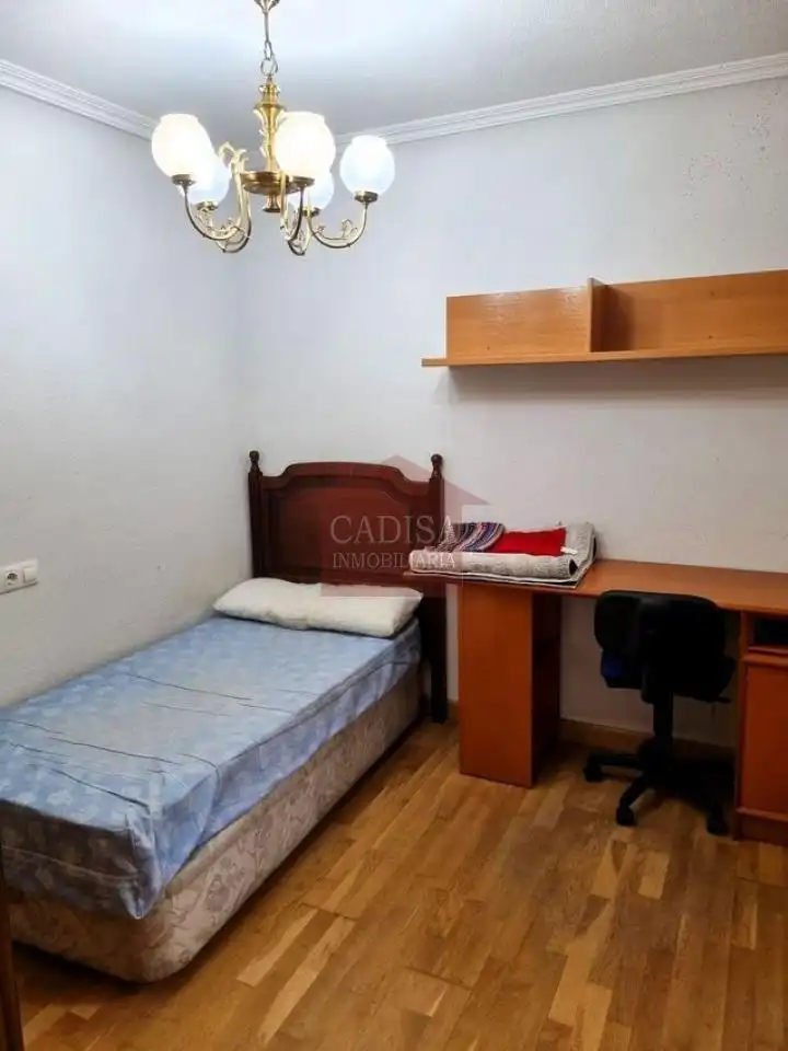 Bedroom of Flat for rent in Salamanca  with Heating, Parquet flooring and Furnished