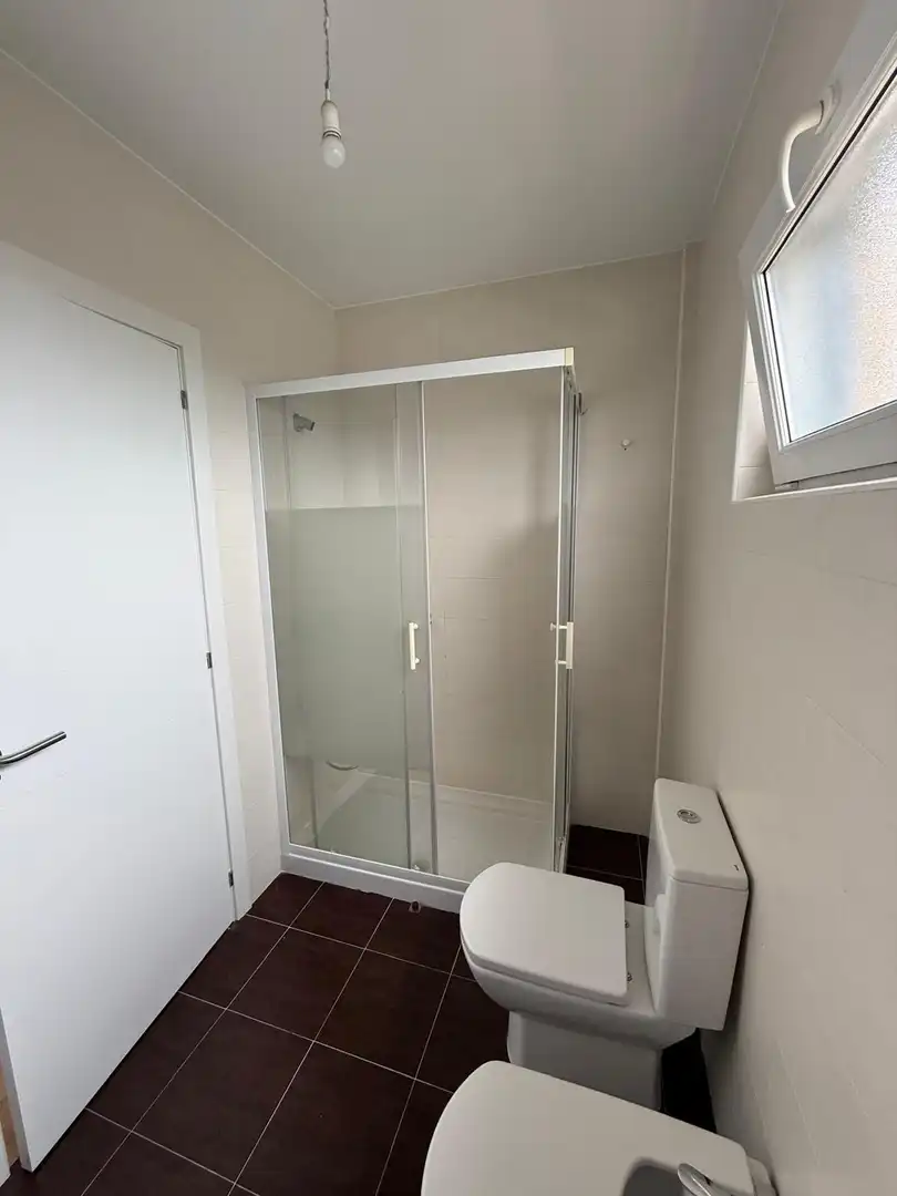 Baño de Casa adosada en venta en Lugo con Calefacción y Jardín privado
