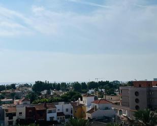 Vista exterior de Pis en venda en Roquetas de Mar amb Aire condicionat i Terrassa