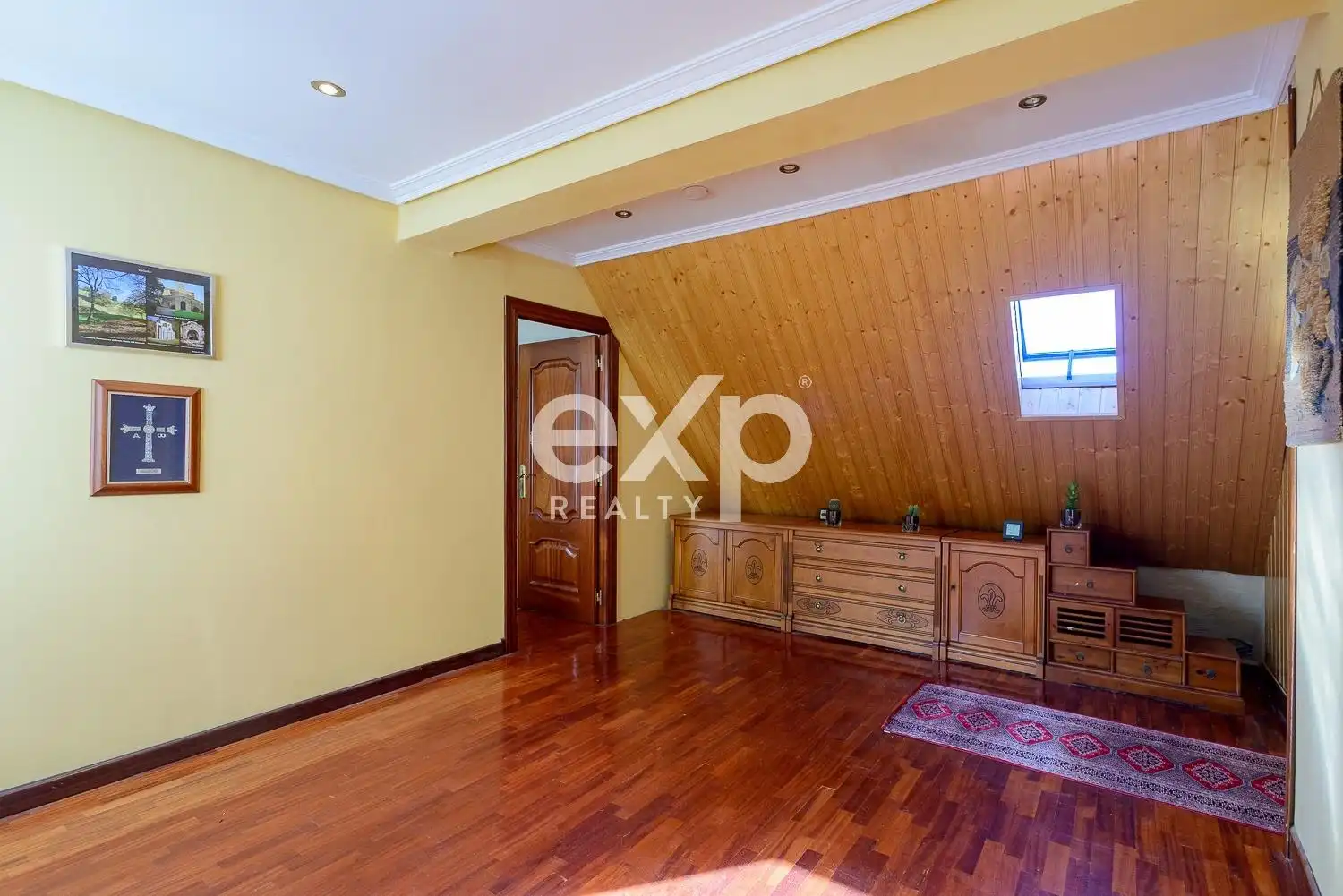 Sala de estar de Piso en venta en Oviedo  con Calefacción, Parquet y Amueblado