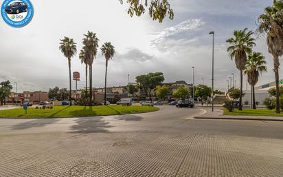 Vista exterior de Casa adosada en venda en Jerez de la Frontera amb Aire condicionat, Jardí privat i Parquet