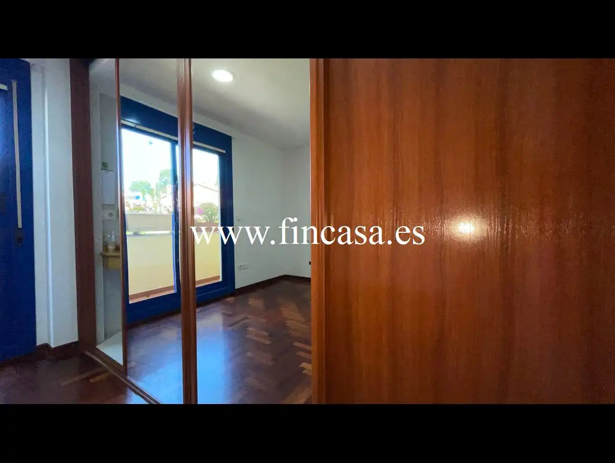 Piso en venta en Nigrán con Calefacción, Jardín privado y Parquet