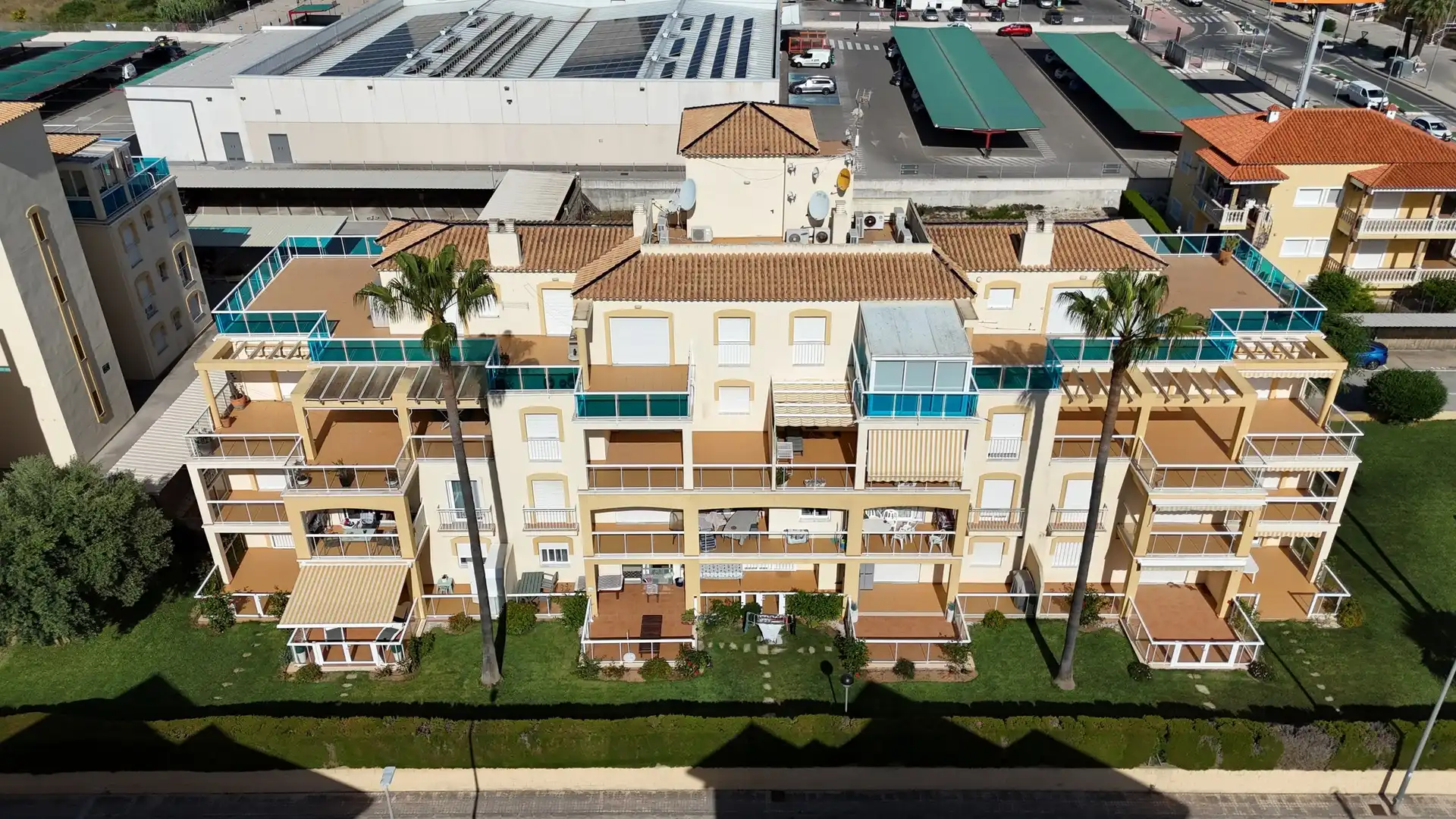 Vista exterior de Piso en venta en Dénia con Aire acondicionado, Terraza y Piscina
