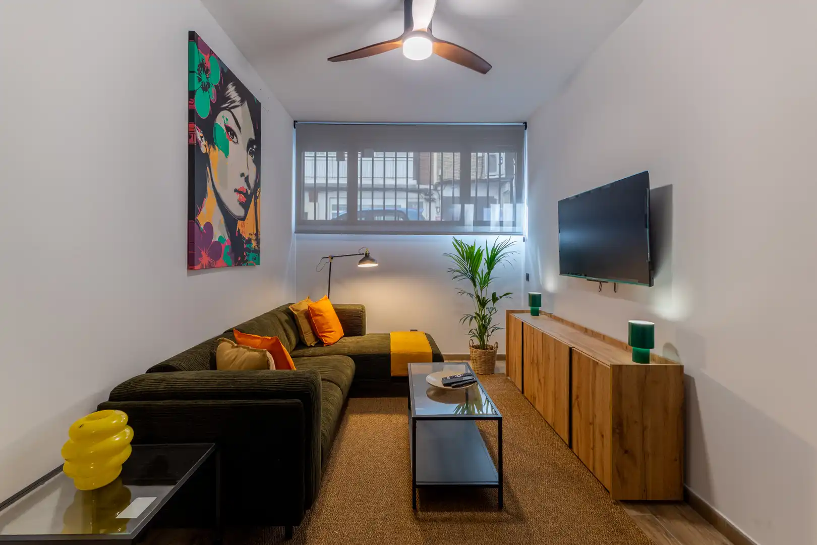 Sala d'estar de Apartament de lloguer en Madrid amb Aire condicionat, Calefacció i Moblat