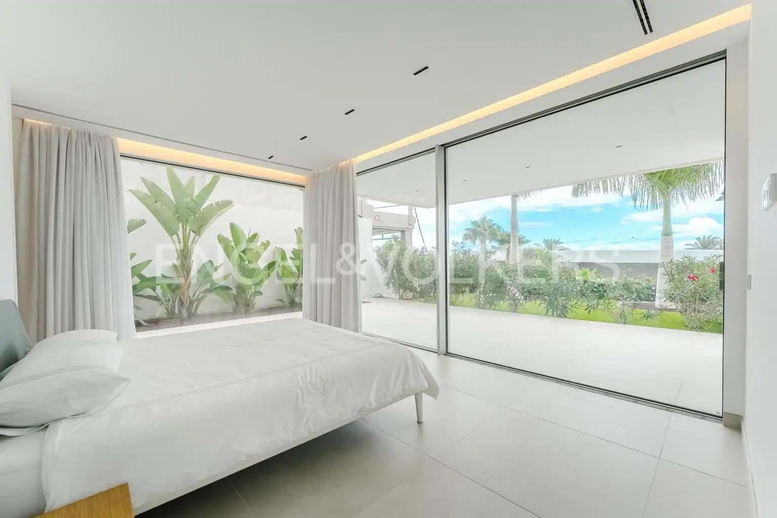 Bedroom of Houses for sale in Guía de Isora  with Air Conditioner, Terrace and Swimming Pool