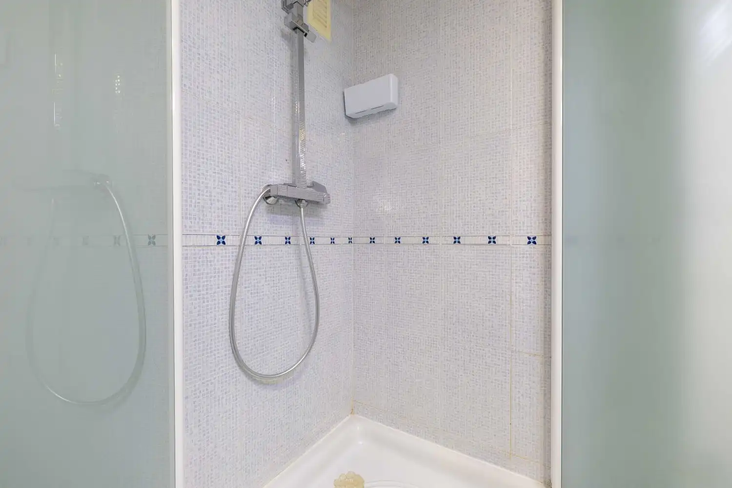 Bathroom of Flat for sale in Murcia  with Air Conditioner, Heating and Parquet flooring