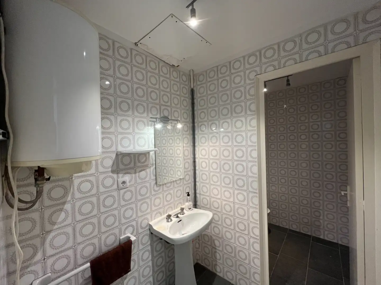 Baño de Local de alquiler en Girona con Aire acondicionado