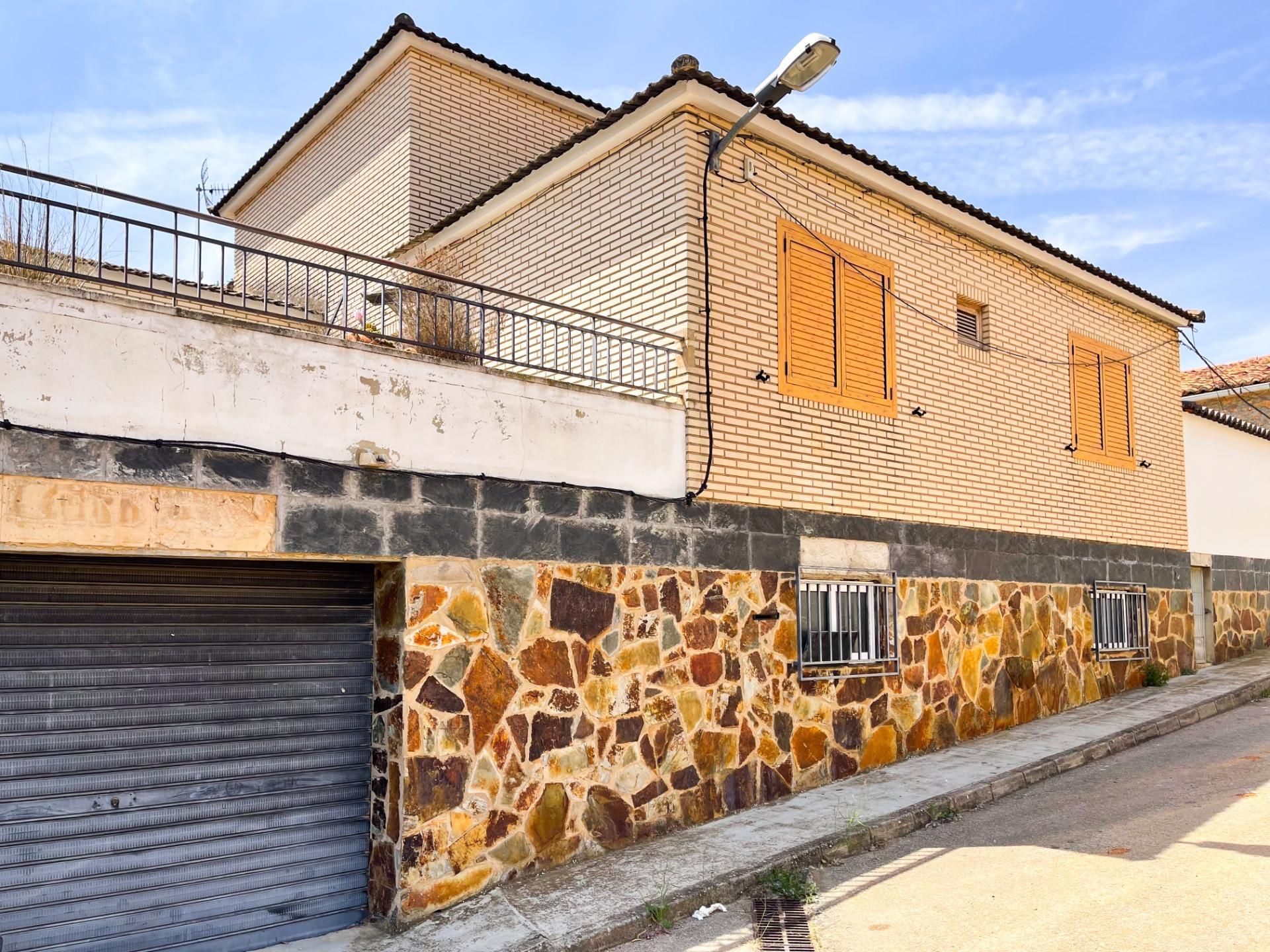 Vista exterior de Casa o xalet en venda en Chera amb Calefacció, Terrassa i Traster