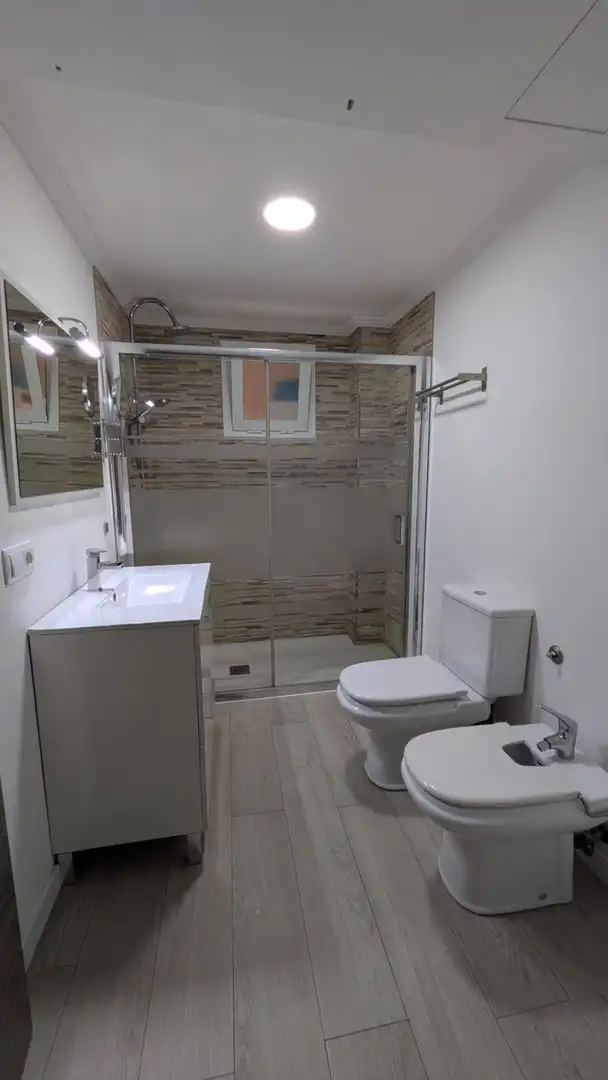 Baño de Piso en venta en  Palma de Mallorca con Aire acondicionado, Terraza y Balcón