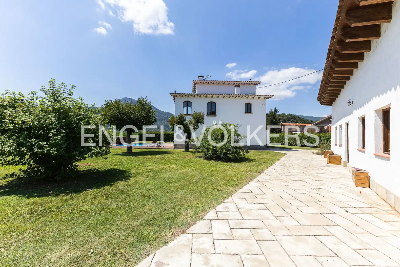 Außenansicht von Haus oder Chalet zum Verkauf in La Vall d'en Bas mit Heizung und Privatgarten