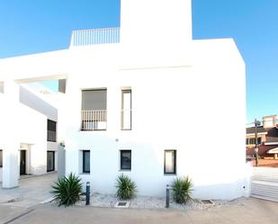 Vista exterior de Casa adosada en venda en Fuengirola amb Aire condicionat, Calefacció i Jardí privat