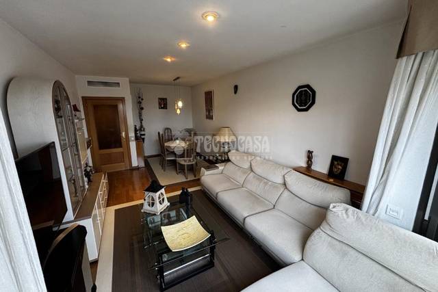 Piso en Venta en Av. de Niza en Rosas - Musas