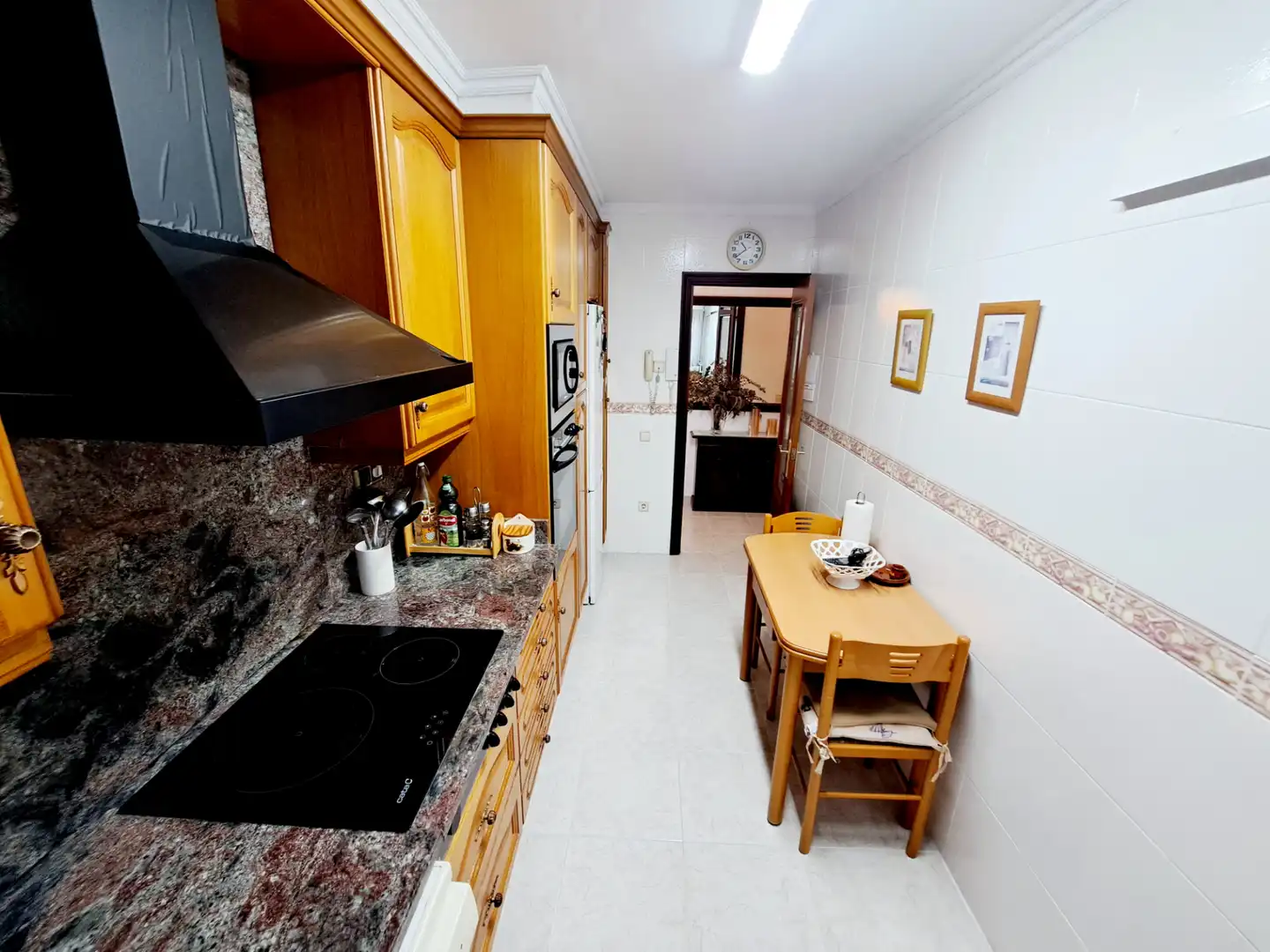 Küche von Wohnung zum Verkauf in Mataró mit Klimaanlage, Heizung und Ofen