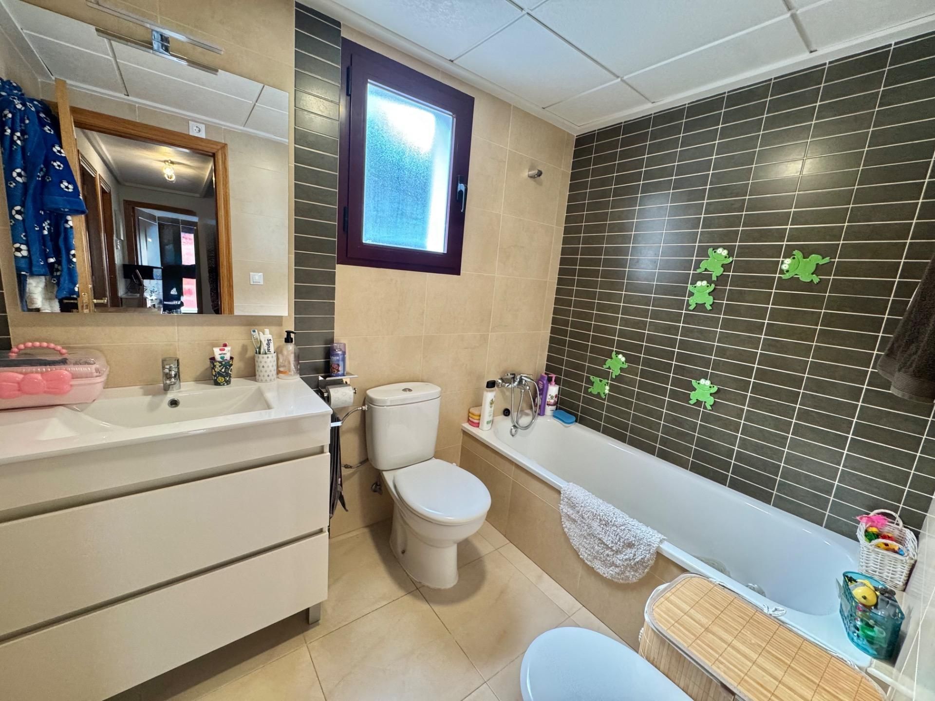 Bany de Casa adosada en venda en Orihuela amb Aire condicionat, Parquet i Terrassa