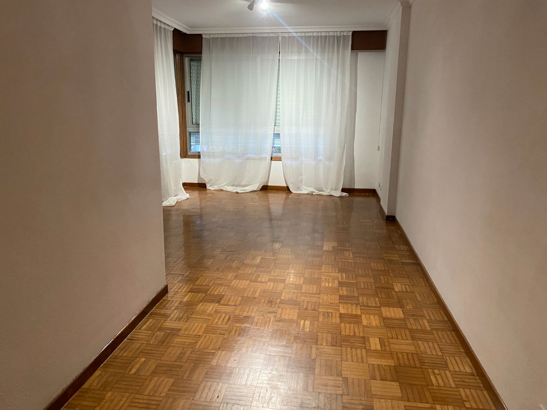Living room of Apartment to rent in Vigo   with Heating, Parquet flooring and Storage room