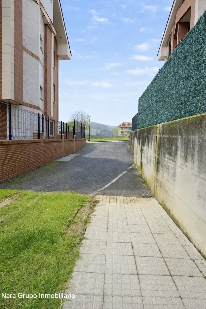 Vista exterior de Pis en venda en Meruelo amb Calefacció, Jardí privat i Terrassa