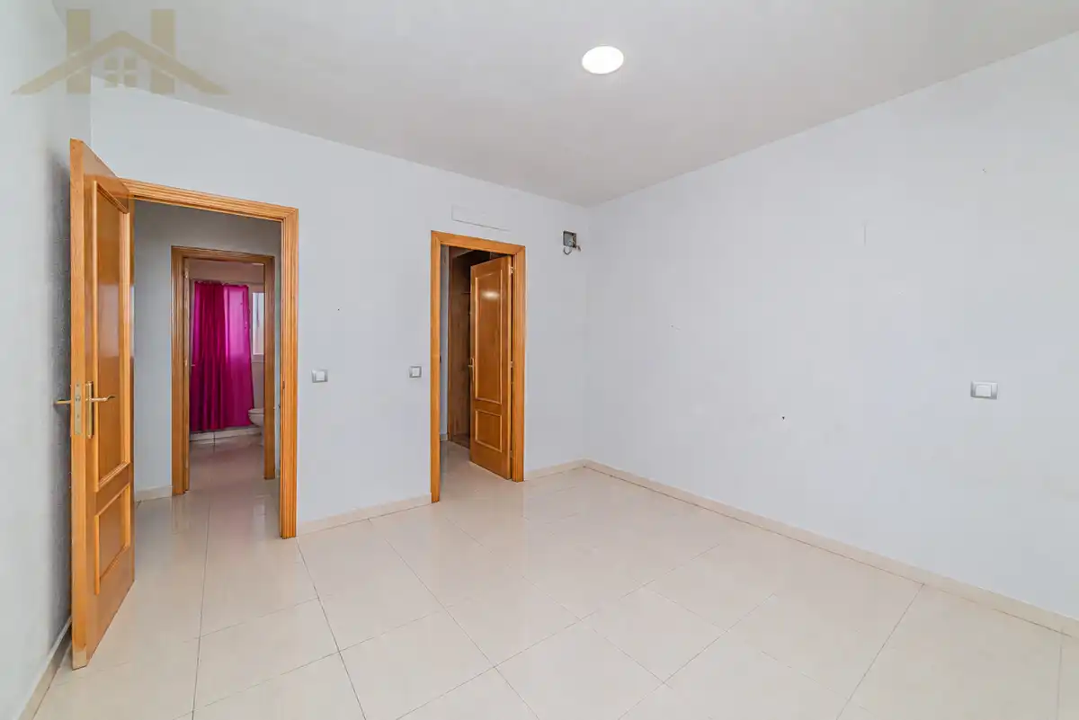 Dormitori de Casa adosada en venda en Seseña amb Calefacció, Jardí privat i Terrassa