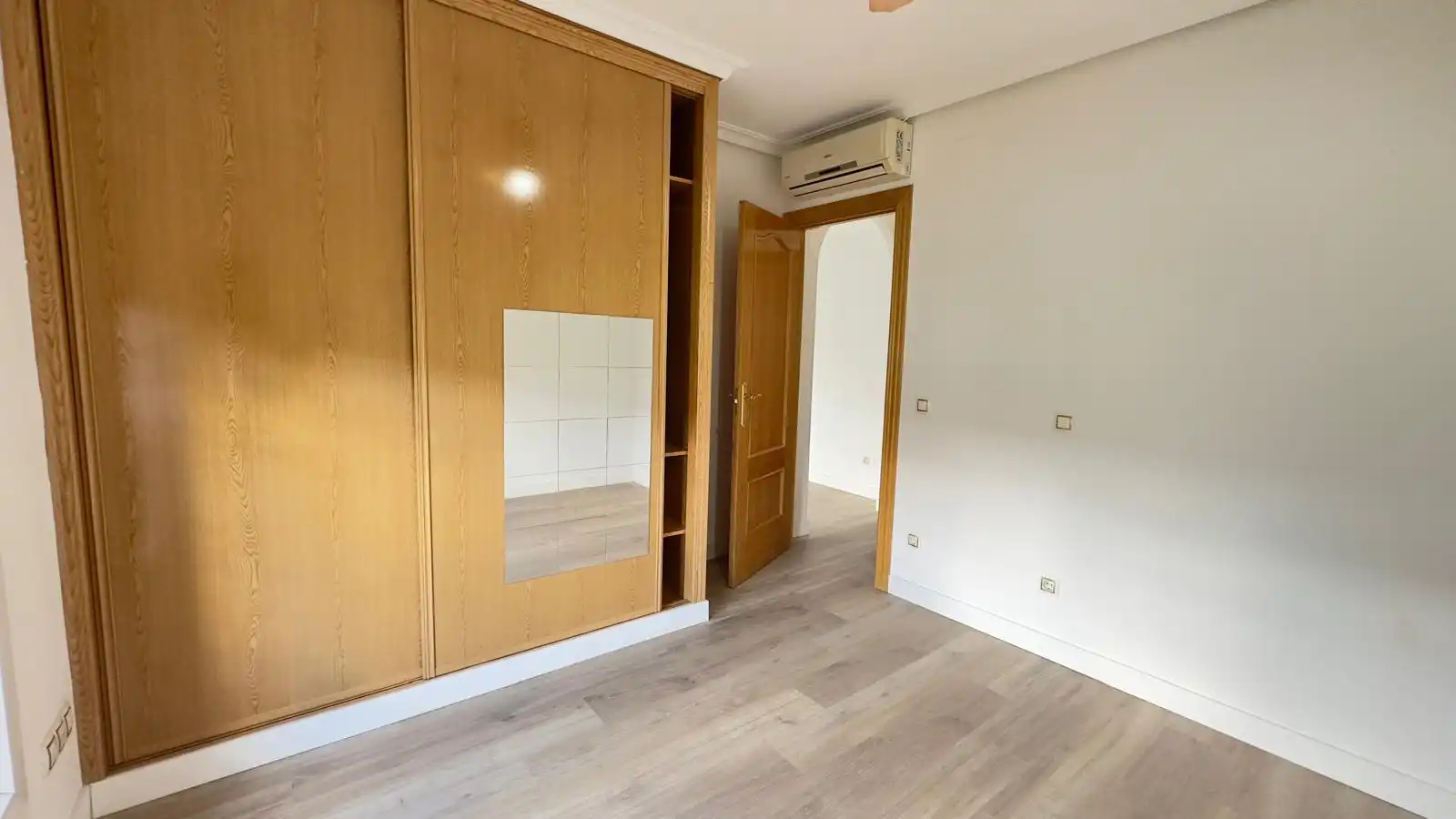 Habitación de Dúplex de alquiler en Villaviciosa de Odón con Aire acondicionado, Calefacción y Parquet