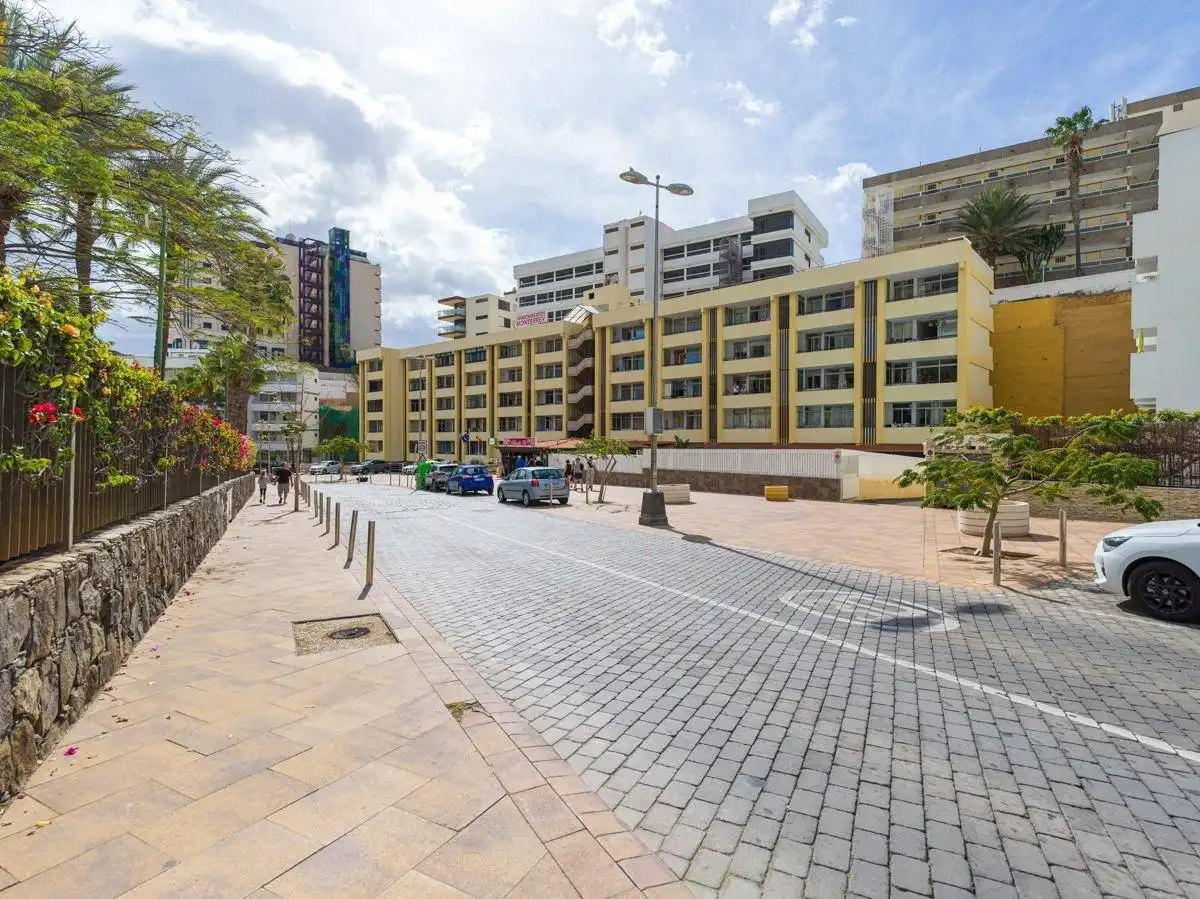 Vista exterior de Local de alquiler en San Bartolomé de Tirajana con Aire acondicionado y Amueblado