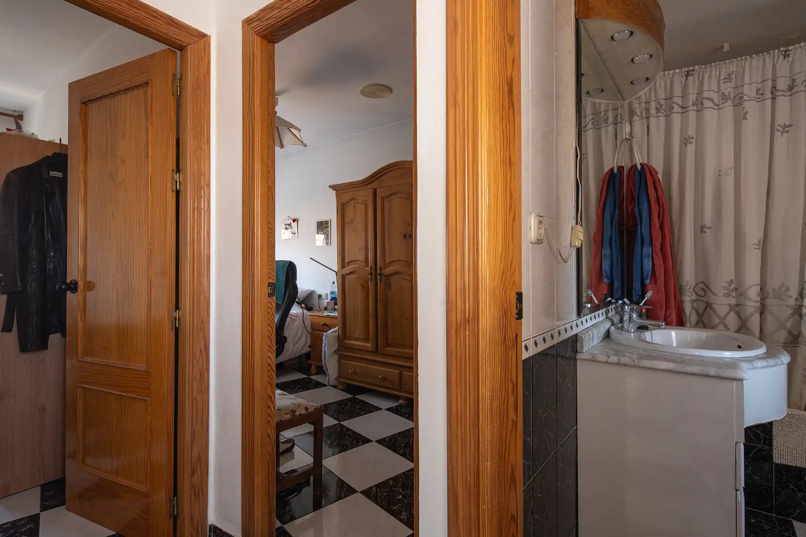 Casa adosada en venda en La Zubia amb Calefacció, Terrassa i Moblat