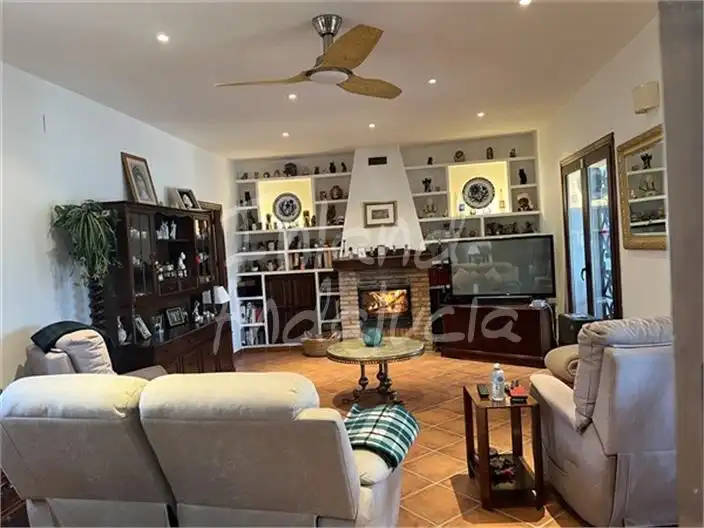 Casa rústica amb piscina en venda a Alcalá la Real, imagen 4