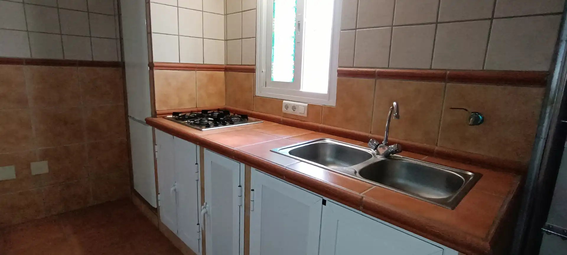 Küche von Einfamilien-Reihenhaus zum Verkauf in Estepona mit Klimaanlage, Heizung und Terrasse