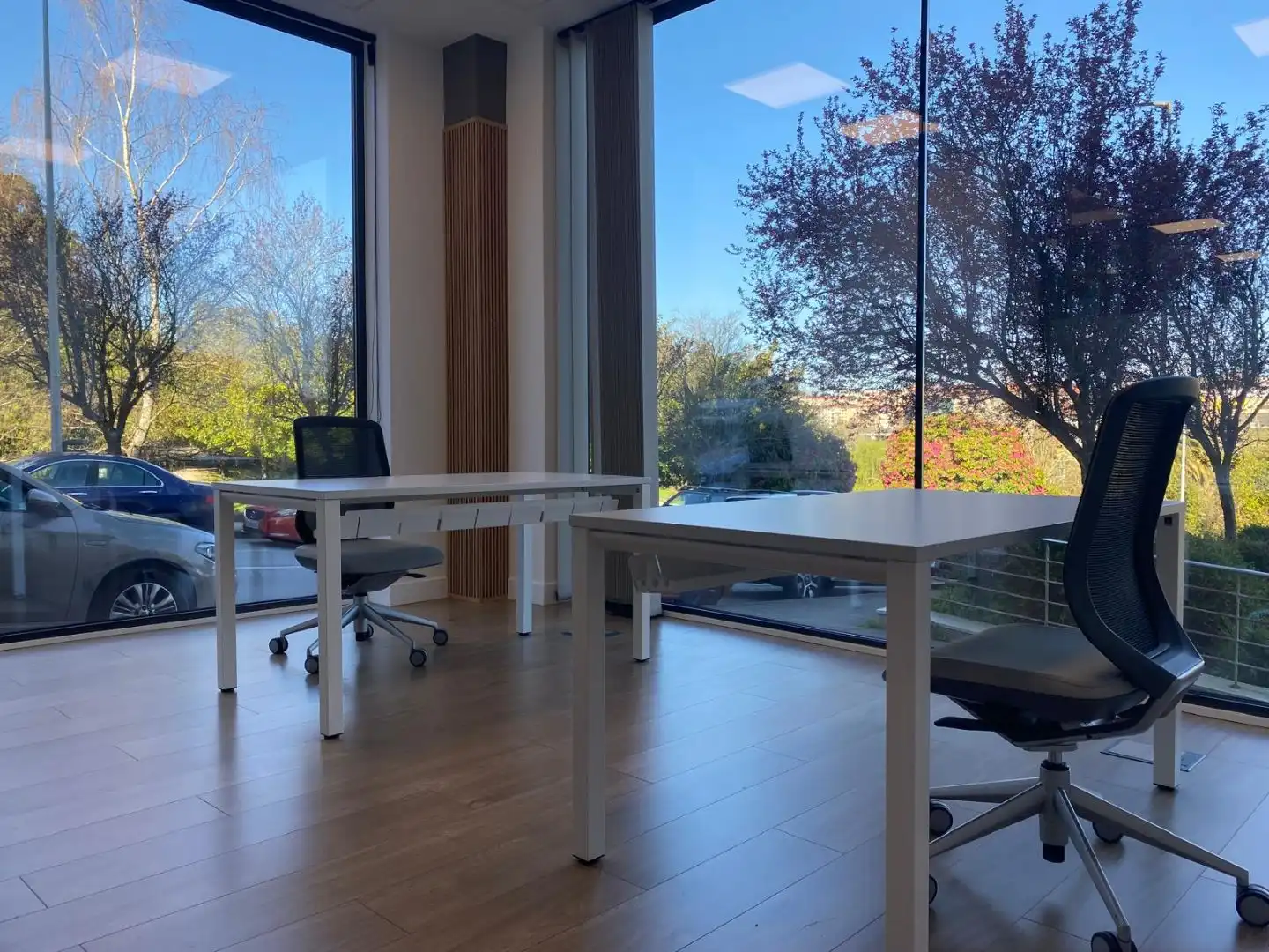 Büro zur Miete in Santiago de Compostela  mit Klimaanlage, Heizung und Möbliert