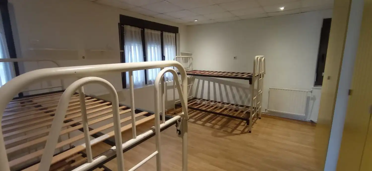 Dormitori de Casa o xalet en venda en Oviedo  amb Calefacció i Parquet